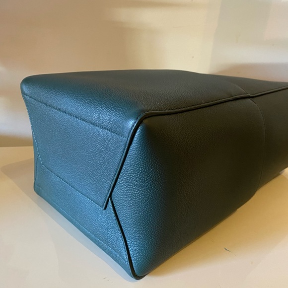 CELINE Seau Sangle in Amazone green medium NWT Never Been Used - Picture 13 of 16